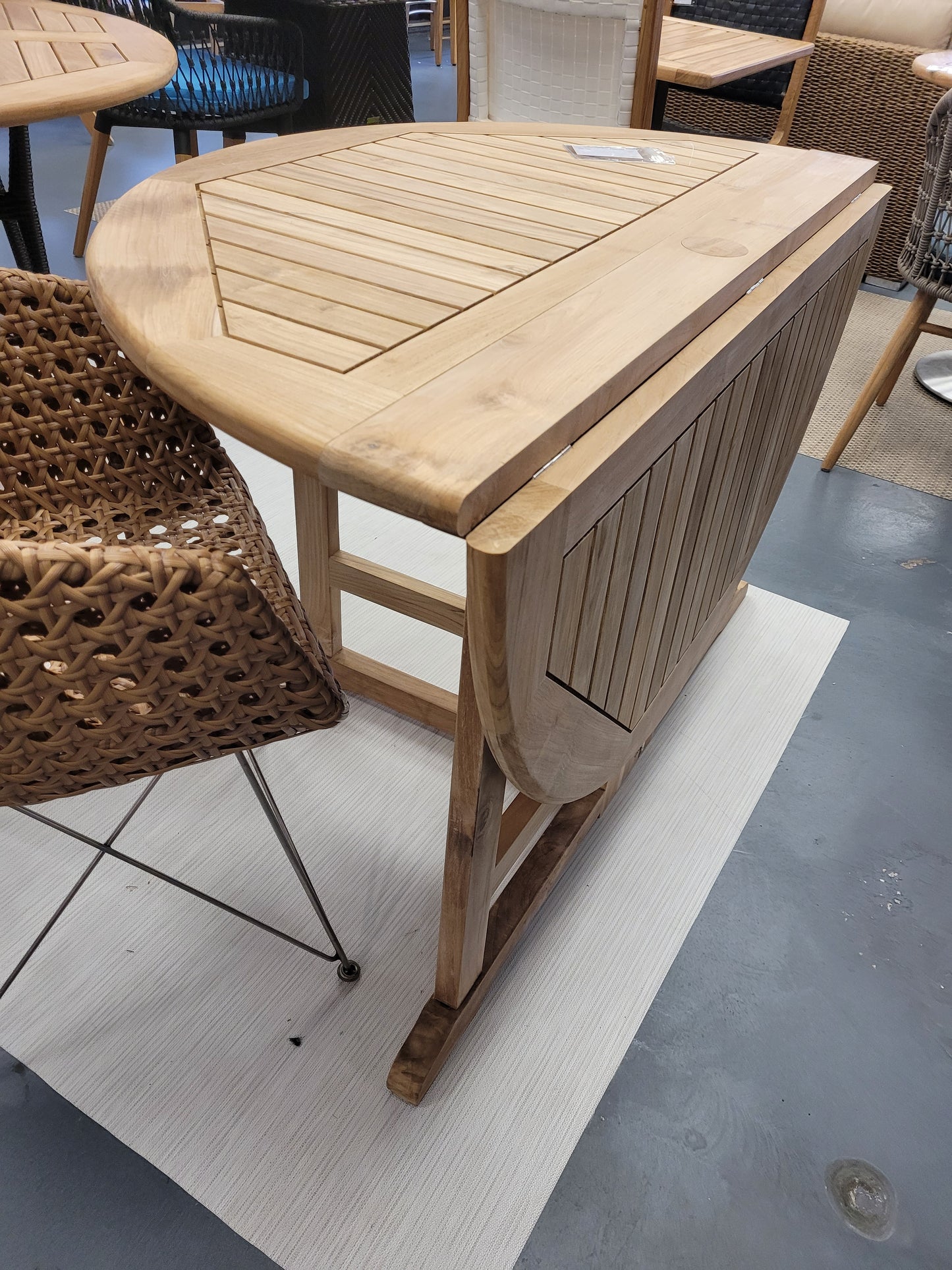 Kendal Gate Leg Round Table (Both Sides Fold), W hole (teak plug)